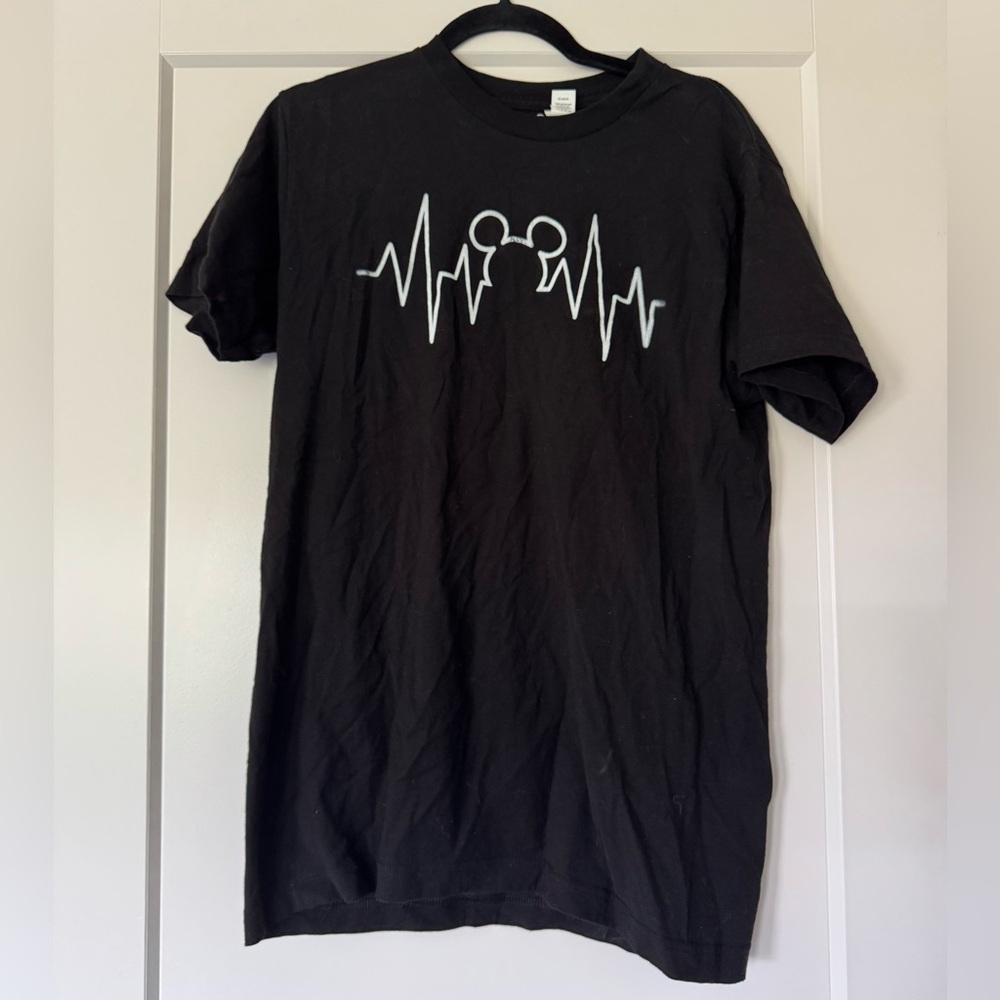 Disney Black Graphic T-Shirt with Mickey Mouse Heartbeat Design Size M